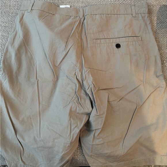 H&M khaki shorts - Picture 3 of 3